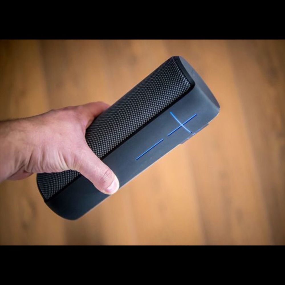 UE MEGABOOM WIRELESS WATER RESISTANT BLUETOOTH